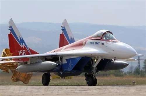 Chỉ có một chiếc MiG-29OVT được sản xuất và nhiệm vụ của nó chỉ dừng ở máy bay thao diễn nhào lộn trong các triển lãm hàng không. Ảnh: Airliners.net