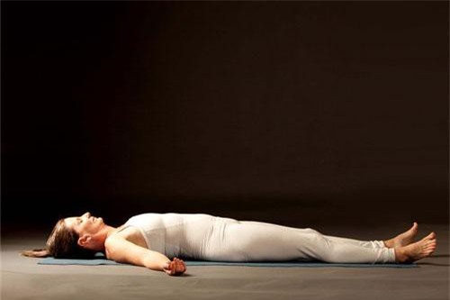 Chẳng cần tốn sức chỉ 5 phút nằm theo cách này, mỡ thừa sẽ tự động bay biến