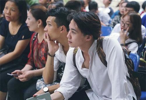 Nam sinh đại học Mở Hà Nội với nét đẹp lãng tử “đốn tim” phái nữ