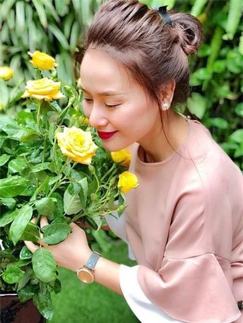 'Hiện tôi trong giai đoạn hài lòng với cuộc sống, suy nghĩ tích cực, làm những điều tốt nhất cho bản thân và cho con gái', Thu Phượng chia sẻ với Ngoisao.net.