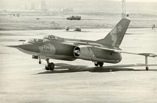 Thứ 8, máy bay trinh sát và chiến tranh điện tử Yak-28, được sử dụng ở Afghanistan cho vai trò trinh sát. Chúng xuất hiện một cách không chính thức ở Afghanistan với nhiệm vụ bí mật, ít nhất 2 chiếc bị rơi ở đây mà không rõ lý do. Ảnh: Wikipedia