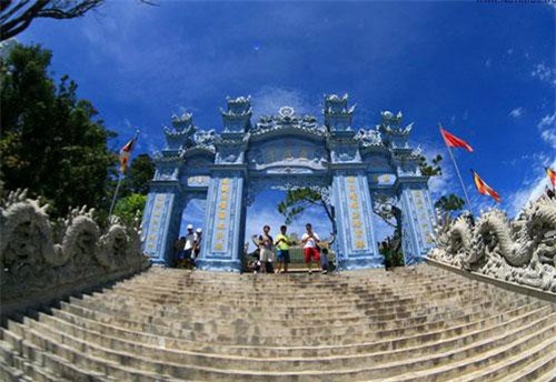 Vẻ đẹp mê hồn của chùa Linh Ứng trên đỉnh Bà Nà