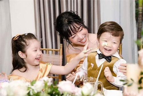 Với cách này, Elly Trần khiến con gái hạn chế xem TV và dùng ipad, bố mẹ nào cũng nên thử