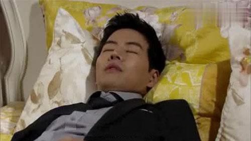 Mang vợ đi họp lớp cùng, câu nói của chồng trong cơn say khiến tất cả choáng váng