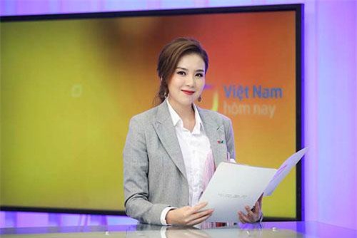 Học hỏi gu thời trang thanh lịch, dịu dàng của cô nàng BTV hot nhất truyền hình VTV
