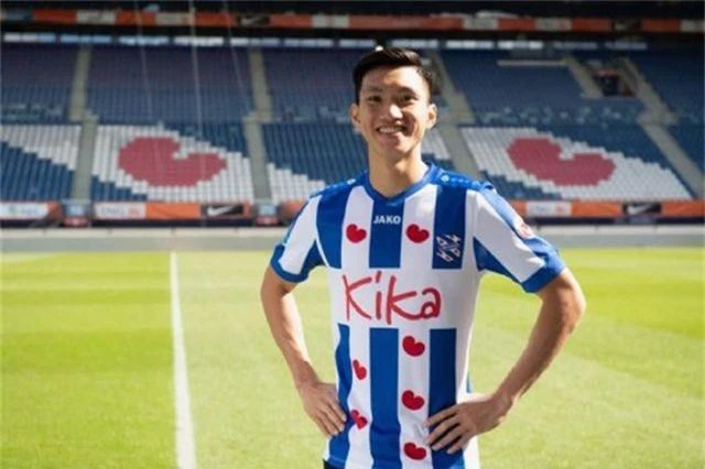 FC Hà Nội xác nhận Văn Hậu nhận lương 450 nghìn euro/năm - 1