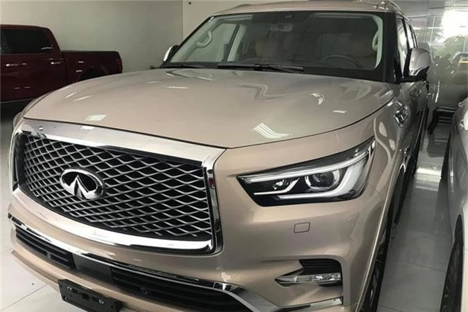 Được ra mắt công chúng trên toàn thế giới tại triển lãm Dubai tháng 11/2017, mẫu SUV Full-Size Infiniti QX80 thế hệ mới nhanh chóng đón nhận sự quan tâm của giới truyền thông khu vực. Tuy nhiên, doanh số bán ra của mẫu xe 7 chỗ cỡ lớn này trong suốt thời gian vừa qua thực sự lại không mấy khả quan khi so sánh với những tên tuổi "bằng vai phải lứa" như Cadillac Escalade, Mercedes-Benz GLS hay BMW X7...