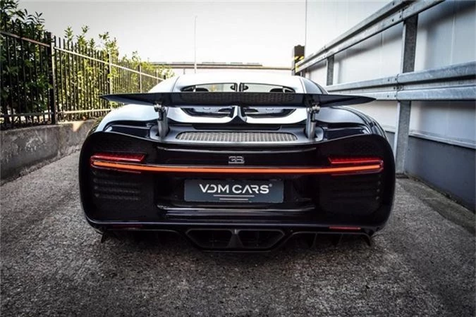 Sieu xe Bugatti Chiron ham ho voi than xe soi carbon xanh-Hinh-4