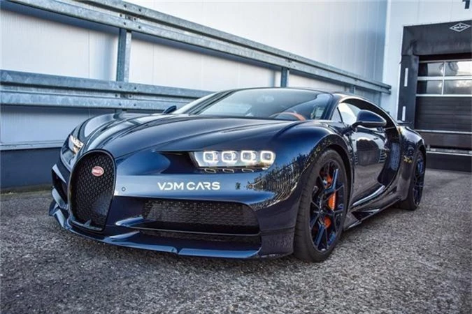 Sieu xe Bugatti Chiron ham ho voi than xe soi carbon xanh-Hinh-7