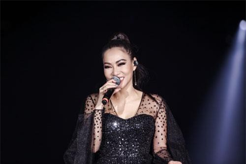 Thu Minh gây sốt khi tư vấn tâm lý cho fan chuyện 'ăn cơm trước kẻng'