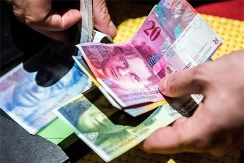 Người dân nước nào từng từ chối tiền cho không của chính phủ?