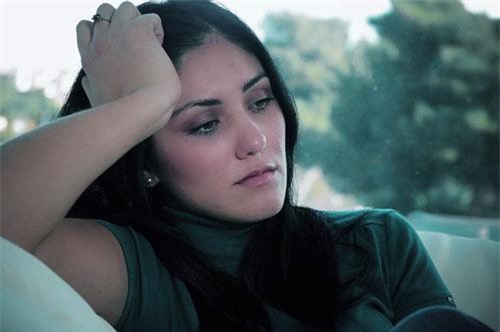 Thuê em chồng trông con để đi làm, tôi không ngờ mình lại tự rước bực vào người