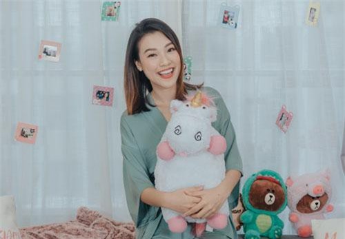 Á hậu Hoàng Oanh: ‘Hãy chọn sự nghiệp vì tình yêu không nuôi sống bạn mỗi ngày’