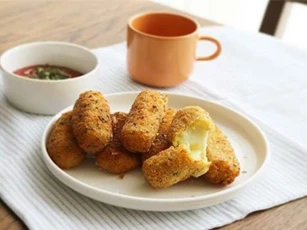 Mẹ có con lười ăn nhất định không thể bỏ qua món phô mai que siêu ngon này