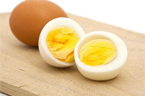Luộc trứng cho thêm thứ này: Trứng thơm ngon- dễ bóc lại tăng chất dinh dưỡng hơn gấp 10 lần