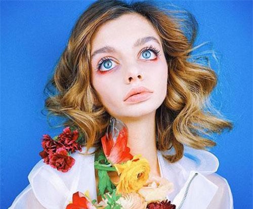 Mẫu nữ có khuôn mặt đẹp khác lạ khiến fan thích thú