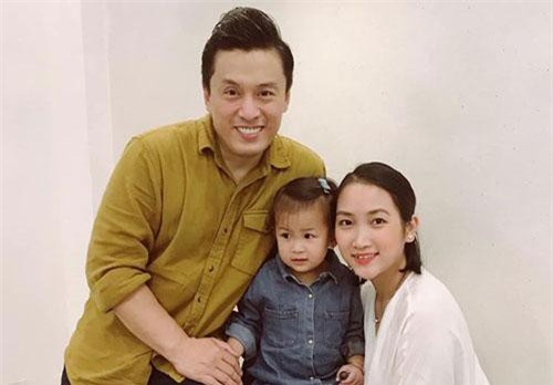 Lần hiếm hoi bà xã Lam Trường khoe ảnh cả nhà, dân tình xuýt xoa "anh Hai" hơn vợ 16 tuổi vẫn như trai trẻ