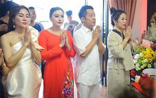 Thanh Bạch, Minh Nhí đến nhà Thúy Nga dâng hương Tổ nghề