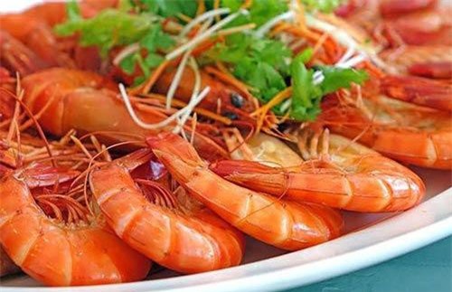 Tôm và thịt gà là thực phẩm 'đại kỵ' khi bị ho?