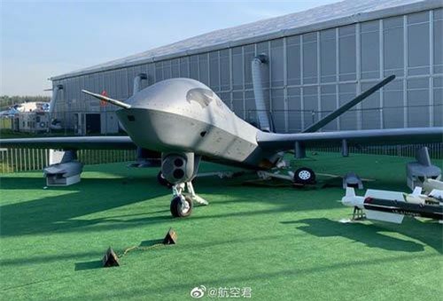 Máy bay UAV Trung Quốc “gãy chân” ở Nga, nghi do trẻ nhỏ leo trèo