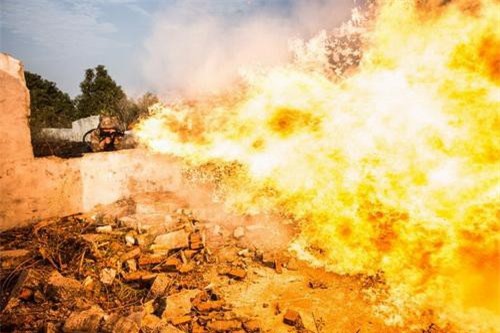 Bất ngờ lớn khi bộ binh Trung Quốc vẫn tin dùng súng phun lửa