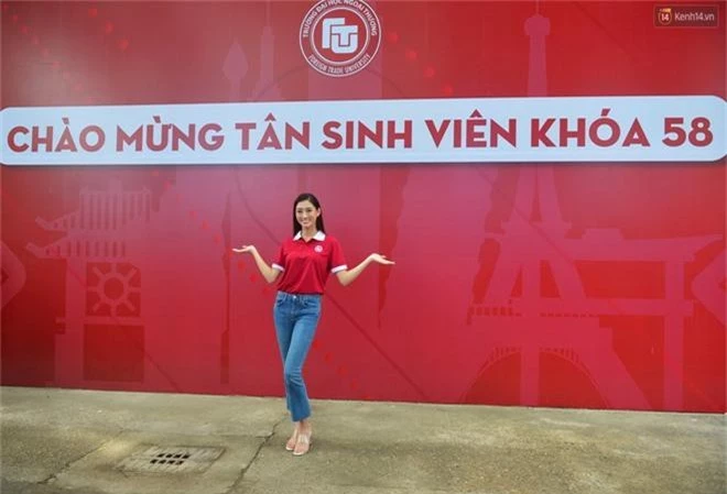 Hoa hậu Lương Thùy Linh bị vây kín trong ngày khai giảng, khẳng định chưa có ý định Nam tiến để tập trung cho học tập - Ảnh 6.