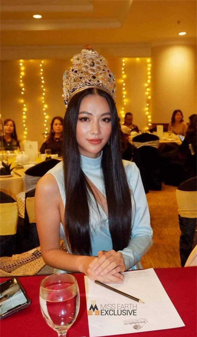 Phương Khánh đội vương miện 3,5 tỷ, diện váy gợi cảm chấm thi chung kết Miss Earth Malaysia 2019 - Ảnh 2. Phương Khánh đội vương miện 3,5 tỷ, diện váy gợi cảm chấm thi chung kết Miss Earth Malaysia 2019 - Ảnh 2.