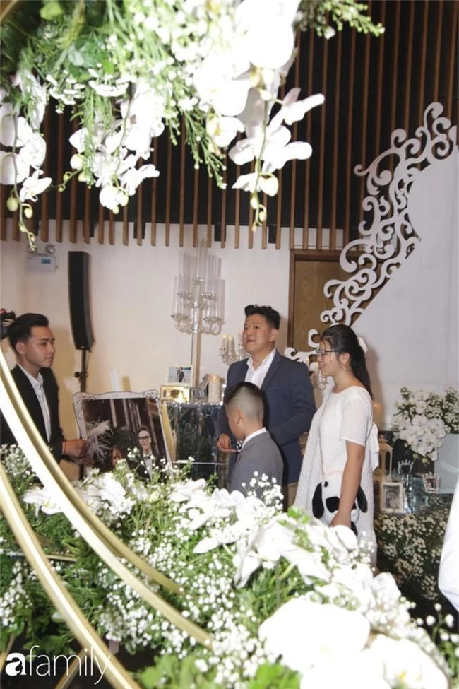 Tiết lộ kinh phí tổ chức tiệc cưới con gái Minh Nhựa đã lên tới 20 tỷ đồng, riêng tiền hoa trang trí đã là 700 triệu!-6