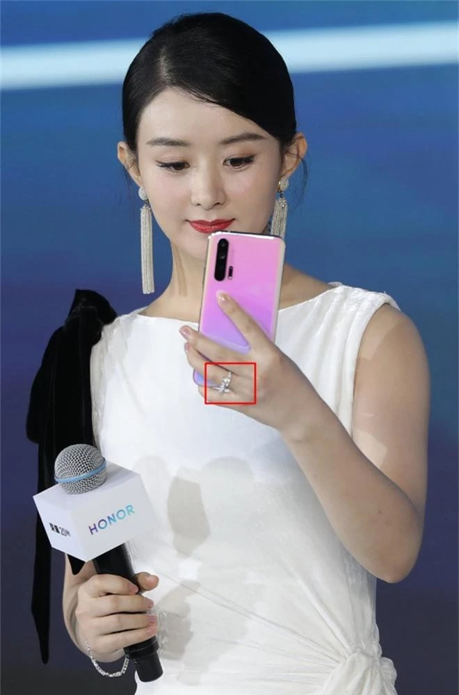 Triệu Lệ Dĩnh khoe series ảnh mặt mộc nhưng câu hỏi lớn nhất của netizen lại là Nhẫn cưới đâu rồi? - Ảnh 7. Triệu Lệ Dĩnh khoe series ảnh mặt mộc nhưng câu hỏi lớn nhất của netizen lại là Nhẫn cưới đâu rồi? - Ảnh 7.