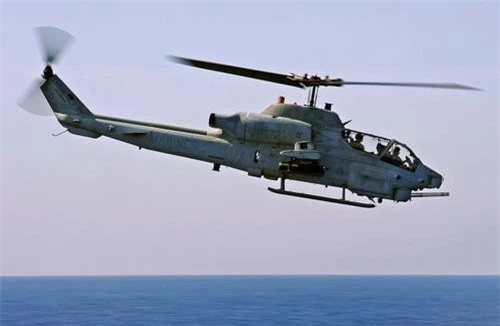 AH-1W Super Cobra được đánh giá là chiếc trực thăng rất linh hoạt và có vũ khí cực kỳ uy lực. Ảnh: Naval Today.