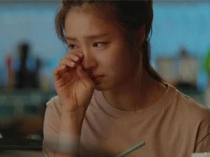 Đêm tân hôn, chồng mới cưới gọi tên người yêu cũ khiến tôi khóc nghẹn