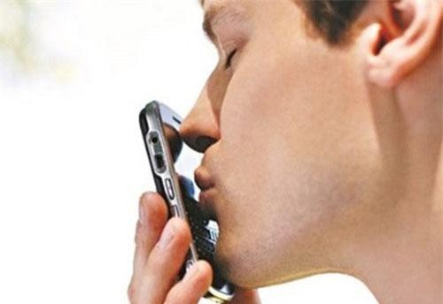 10 hệ lụy sức khỏe do nghiện điện thoại di động