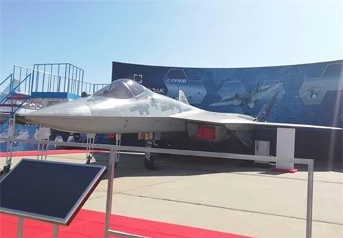 Tại triển lãm hàng không quốc tế Moskva - MAKS 2019, phiên bản xuất khẩu của tiêm kích tàng hình thế hệ 5 Sukhoi Su-57 với tên định danh Su-57E đã chính thức được mang ra giới thiệu