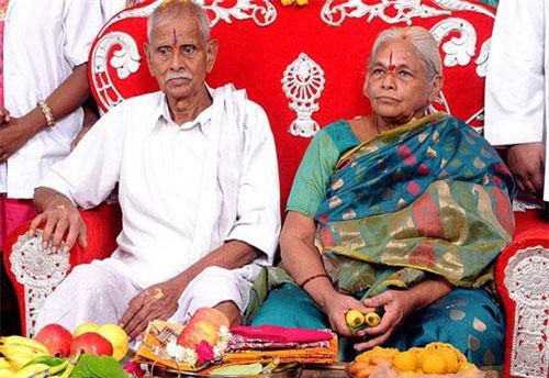 Ly kỳ chuyện cụ bà 74 tuổi... sinh đôi hai bé gái