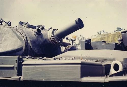 Cận cảnh khẩu trọng pháo M135 cỡ 165 mm của M728 CEV. Ảnh: War History Online. Cận cảnh khẩu trọng pháo M135 cỡ 165 mm của M728 CEV. Ảnh: War History Online.
