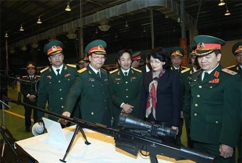 Súng trường bắn tỉa OSV-96 do Việt Nam sản xuất. Ảnh: Quân đội nhân dân.