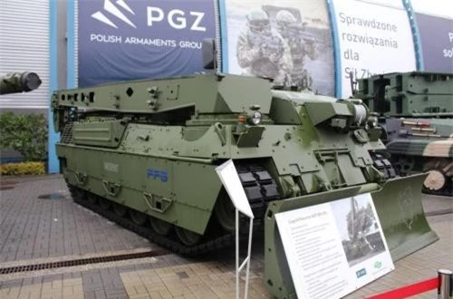 Xe kỹ thuật cơ giới chiến trường Bergepanzer-2 do Ba Lan tự phát triển dựa trên dòng xe thiết giáp Wisent của Đức. Ảnh: dambiev