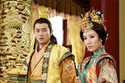 Thủ đoạn cao tay giúp nhũ mẫu đáng tuổi mẹ Hoàng đế trở thành phi tần độc sủng hậu cung