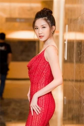 Ngoài đời là nữ diễn viên "hot girl" xinh đẹp, ngoại hình xuất sắc, nhưng Lương Thanh không ngại bị... "ghét" khi đảm nhận vai diễn Trà "tiểu tam" trong phim "Hoa hồng trên ngực trái". Ảnh: FBNV.