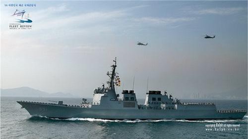 Sự thực khu trục hạm Sejong Đại Đế Hàn Quốc dễ dàng đánh bại Type 055 Trung Quốc