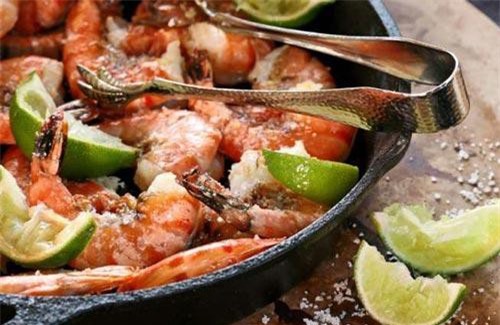 Trẻ đột quỵ bởi thói quen xấu khi nấu nướng của mẹ