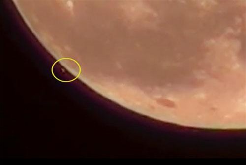 CLIP HOT (10/9): Phát hiện hàng trăm UFO ẩn náu ở Mặt trăng, thể hình 'gây tê' của nàng mẫu ‘hot’ nhất nhì châu Á