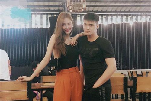 Sau gần 3 năm bên nhau, Linh Chi chính thức công bố chuyện đăng ký kết hôn với Lâm Vinh Hải