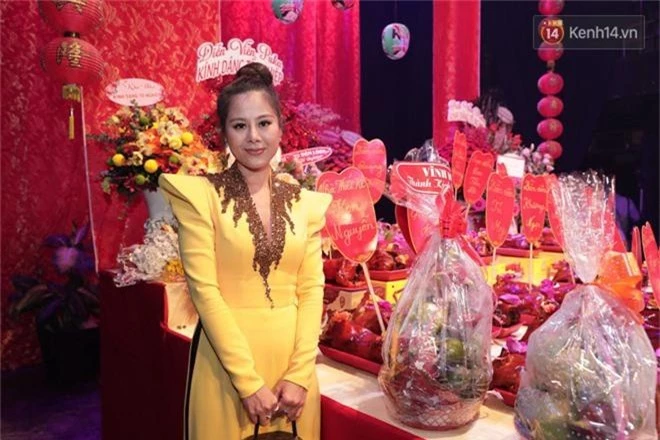 Jun Vũ, Linh Ka xuất hiện rạng rỡ cùng dàn nghệ sĩ thành kính dâng hương cúng Tổ nghề tại sân khấu Thế giới trẻ - Ảnh 10.