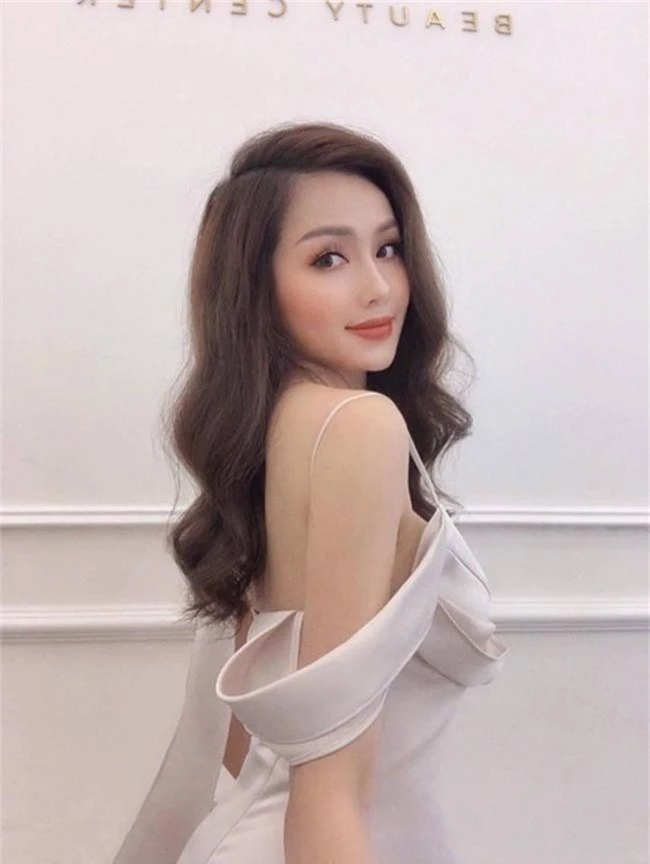 tam tit song the nao sau 4 nam rut khoi showbiz, sinh 2 con trai cho chong thieu gia hinh anh 9