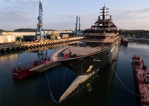 Du thuyền REV Ocean có chiều dài xấp xỉ 183 m, vượt qua kỷ lục 179,8 m đã được nắm giữ trong 6 năm bởi du thuyền Azzam. Ảnh: Bogdan Vasilescu.