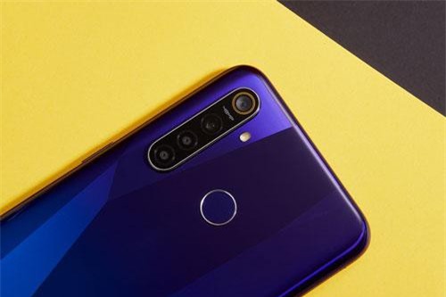 Ảnh chi tiết Realme Q: Chống nước, chip S712, RAM 8 GB, 4 camera sau, giá ‘mềm’