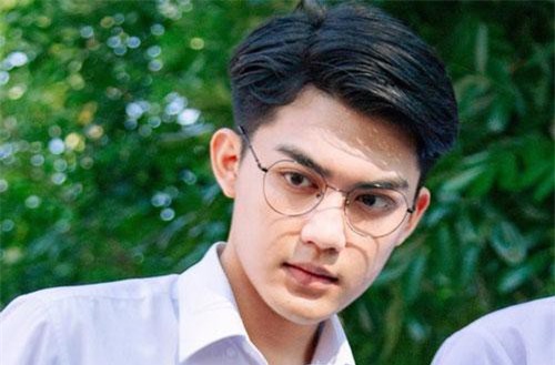 Nam sinh bị hội chị em "tóm gọn" trong group trai đẹp: Ơ, em trai Quang Đại ư?