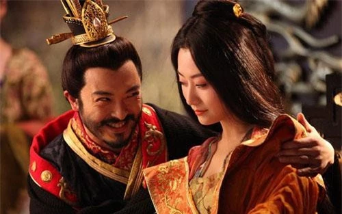 Dưới thời phong kiến Trung Hoa, người ta tin rằng càng có nhiều người tình xung quanh thì tuổi thọ của hoàng thượng sẽ ngày càng được kéo dài.