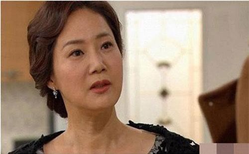 Chồng ngoại tình và câu nói của mẹ chồng khiến tôi cả đời cũng không quên được